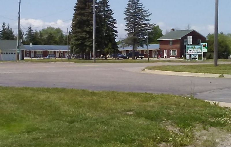 Pine River Motel (Moon-E-Motel) - From Website (newer photo)